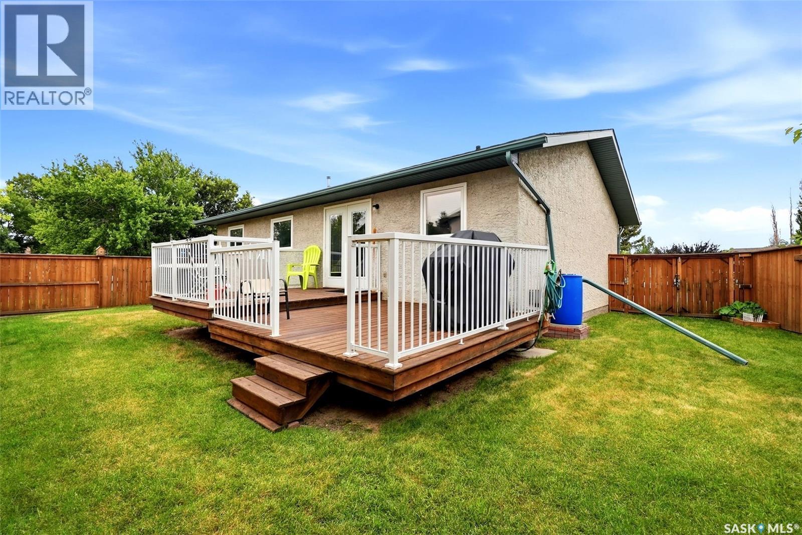 5831 Keffner Bay, Regina, SK - Outdoor With Deck Patio Veranda
