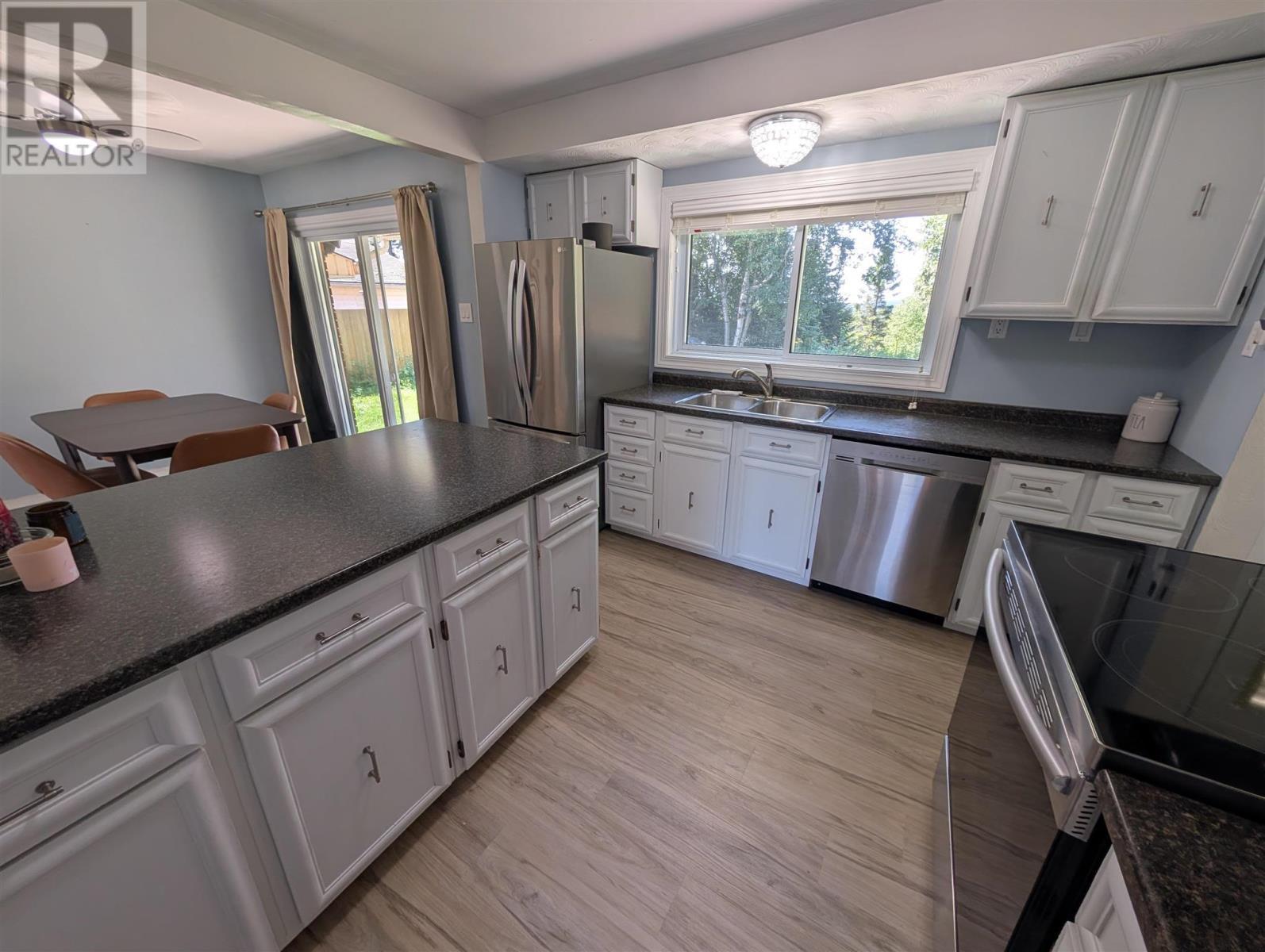 112 Superior Ave, Wawa, ON - Indoor Photo Showing Kitchen With Double Sink