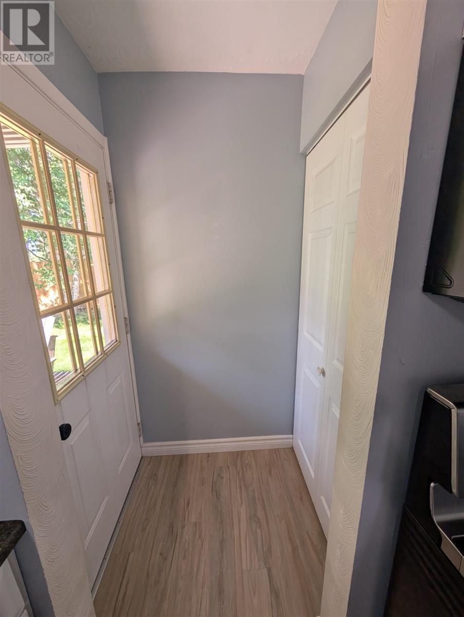 112 Superior Ave, Wawa, ON - Indoor Photo Showing Other Room