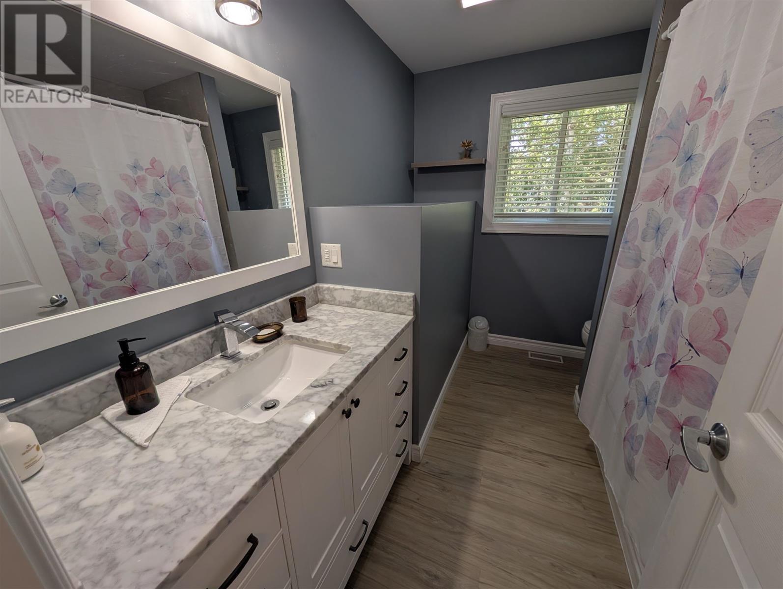 112 Superior Ave, Wawa, ON - Indoor Photo Showing Bathroom