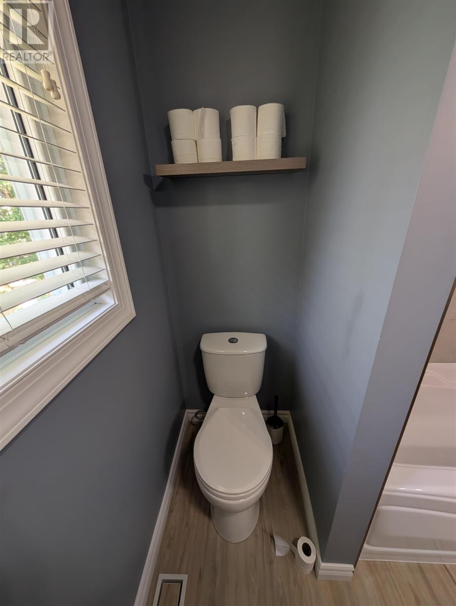 112 Superior Ave, Wawa, ON - Indoor Photo Showing Bathroom