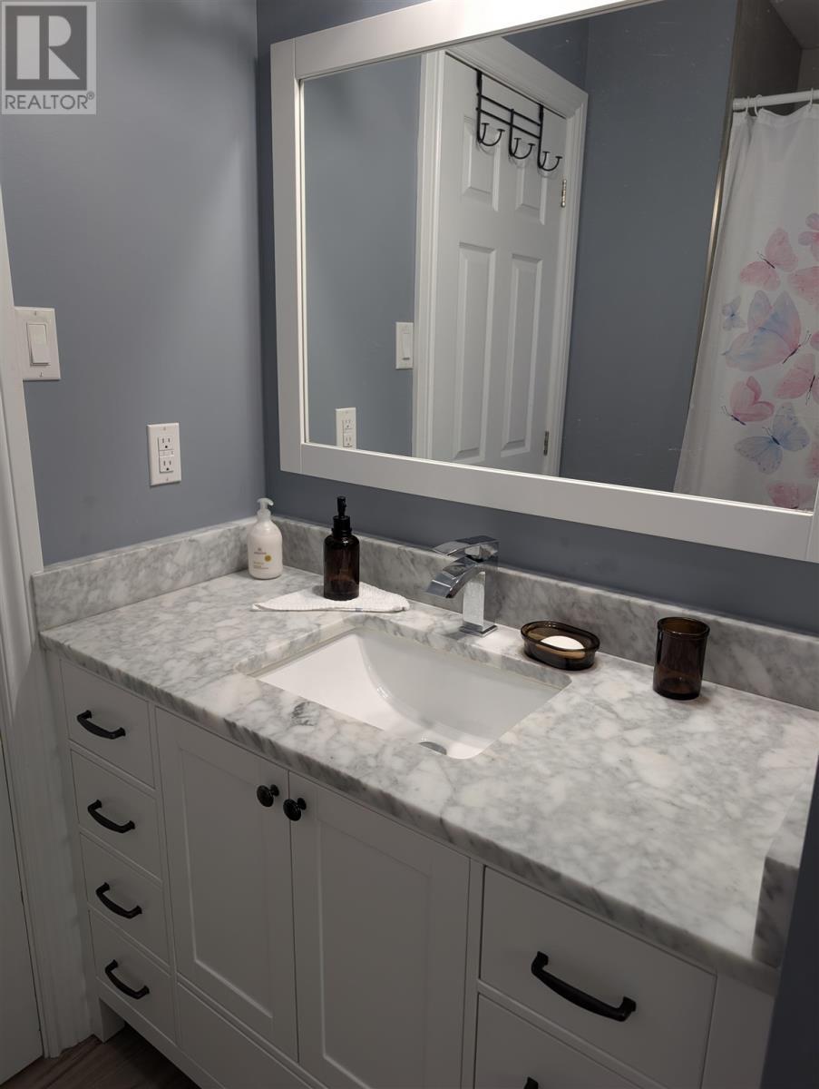 112 Superior Ave, Wawa, ON - Indoor Photo Showing Bathroom