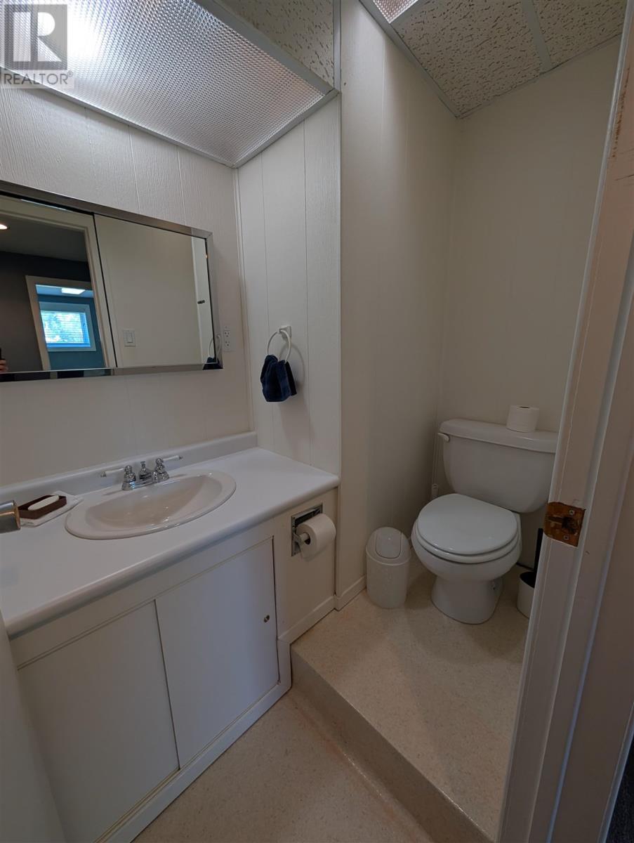 112 Superior Ave, Wawa, ON - Indoor Photo Showing Bathroom