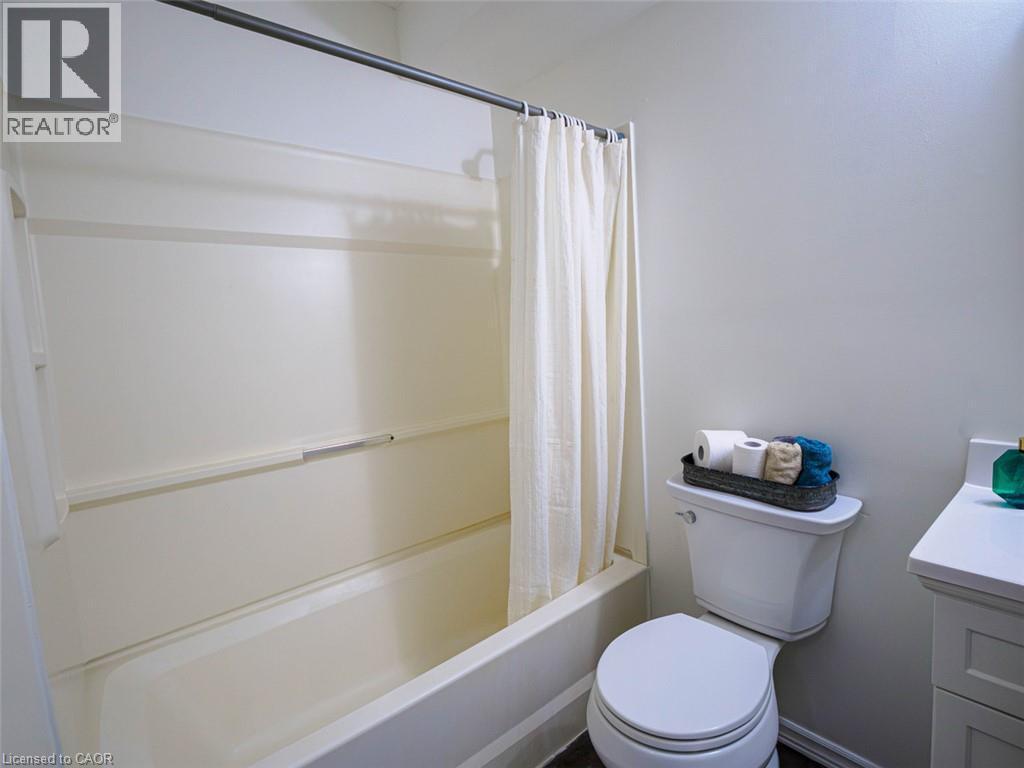 60 Donly Drive S Unit# 206, Simcoe, ON - Indoor Photo Showing Bathroom