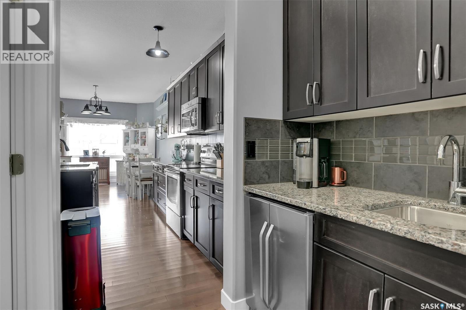 5471 Universal Crescent, Regina, SK - Indoor Photo Showing Kitchen With Upgraded Kitchen