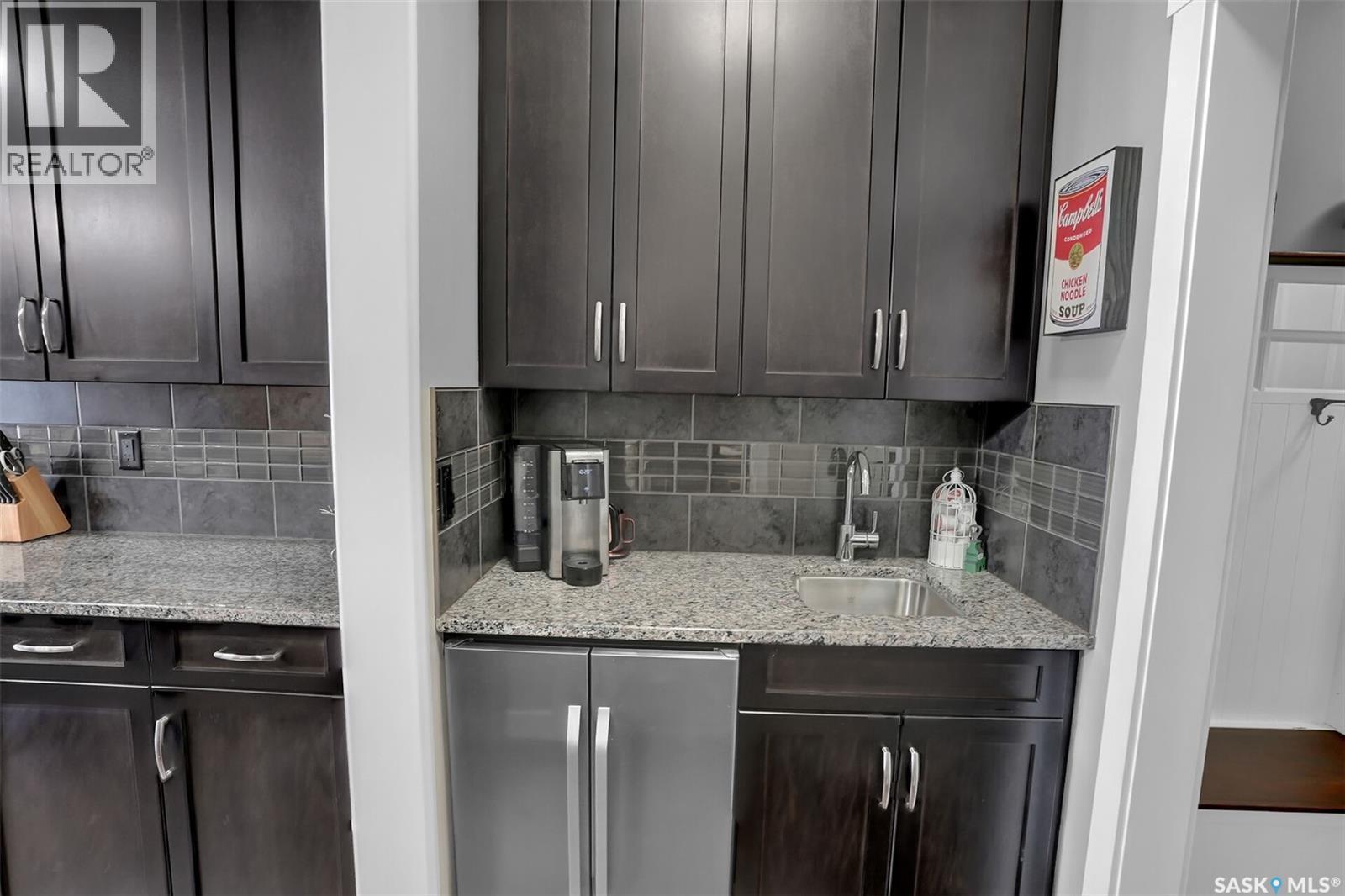 5471 Universal Crescent, Regina, SK - Indoor Photo Showing Kitchen With Upgraded Kitchen
