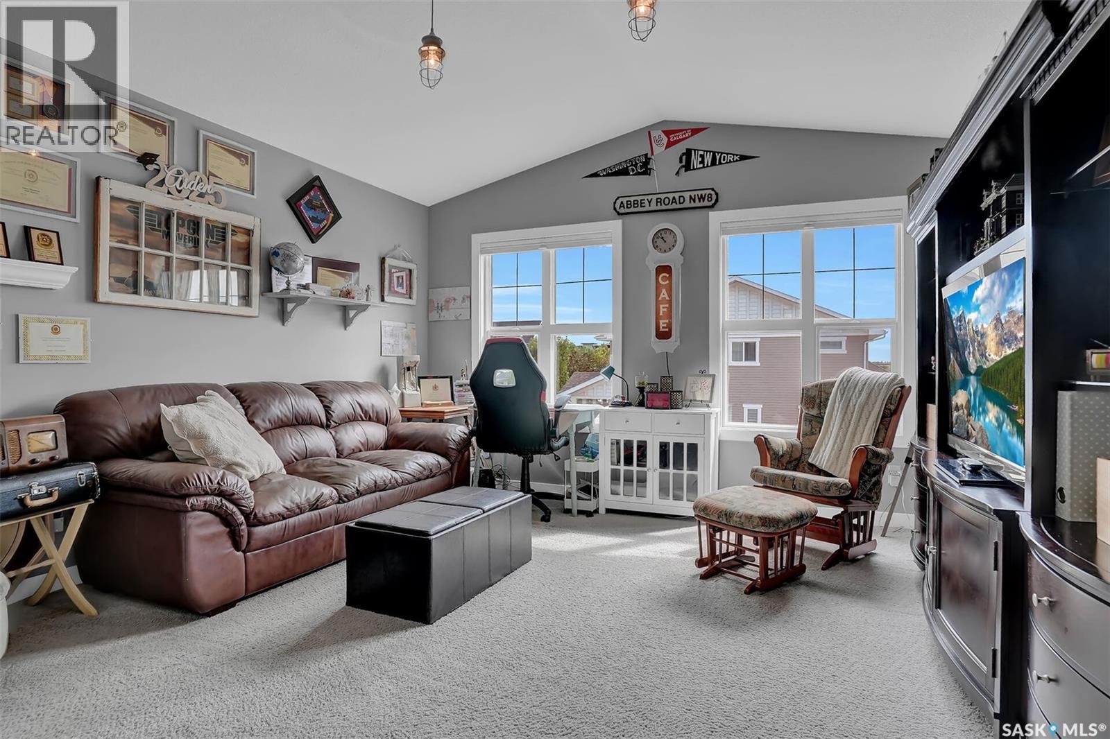 5471 Universal Crescent, Regina, SK - Indoor Photo Showing Living Room