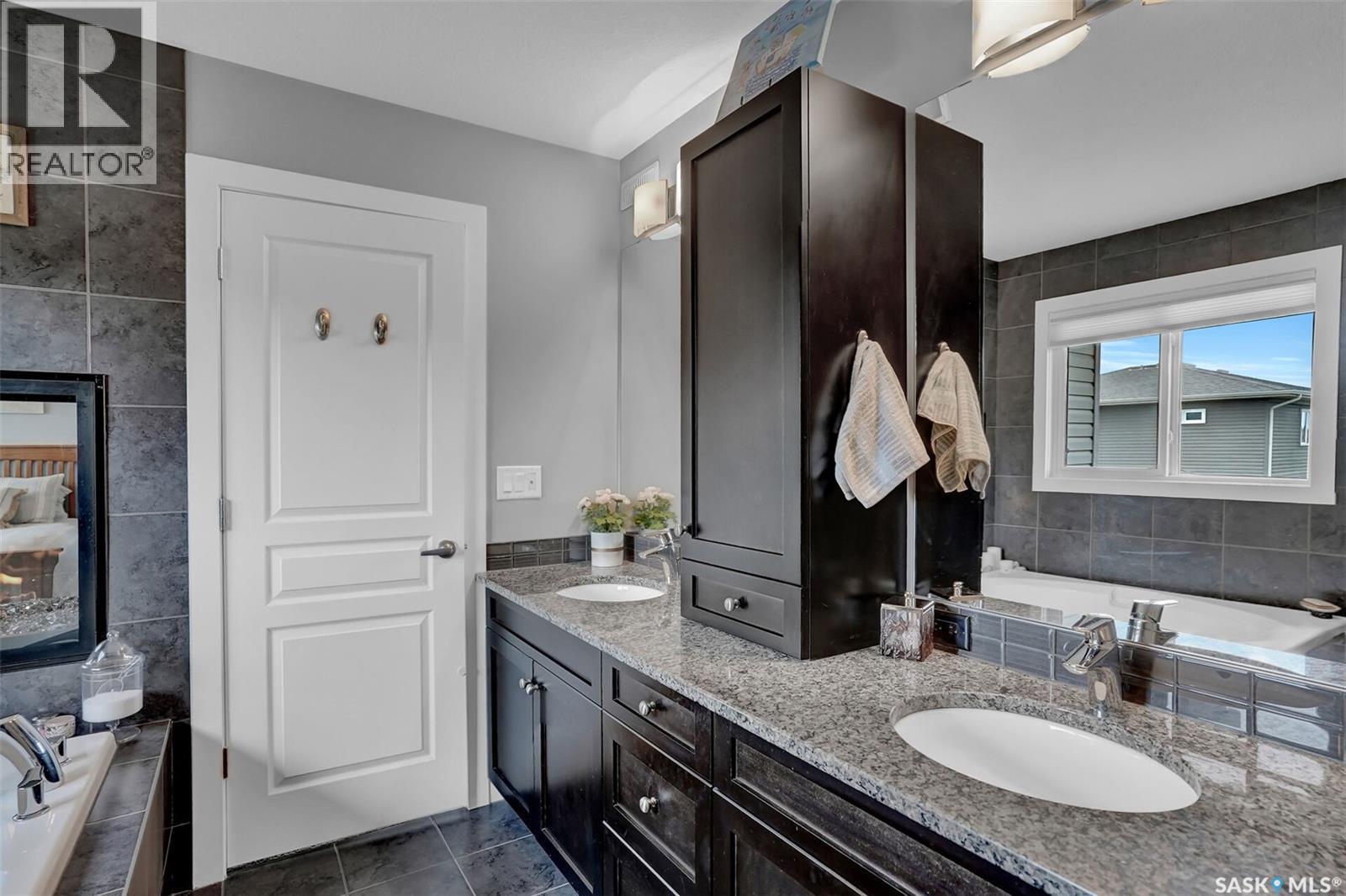 5471 Universal Crescent, Regina, SK - Indoor Photo Showing Bathroom