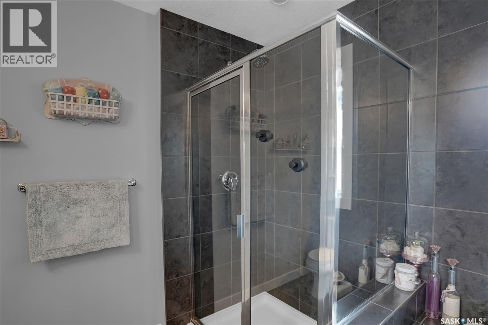 5471 Universal Crescent, Regina, SK - Indoor Photo Showing Bathroom