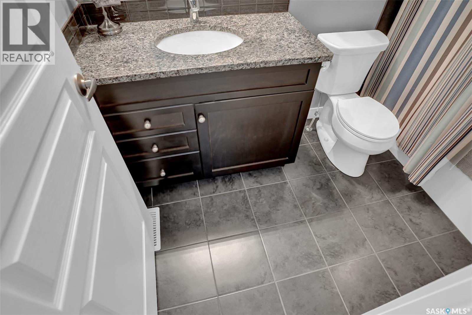 5471 Universal Crescent, Regina, SK - Indoor Photo Showing Bathroom