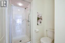 Ensuite w/Shower - 