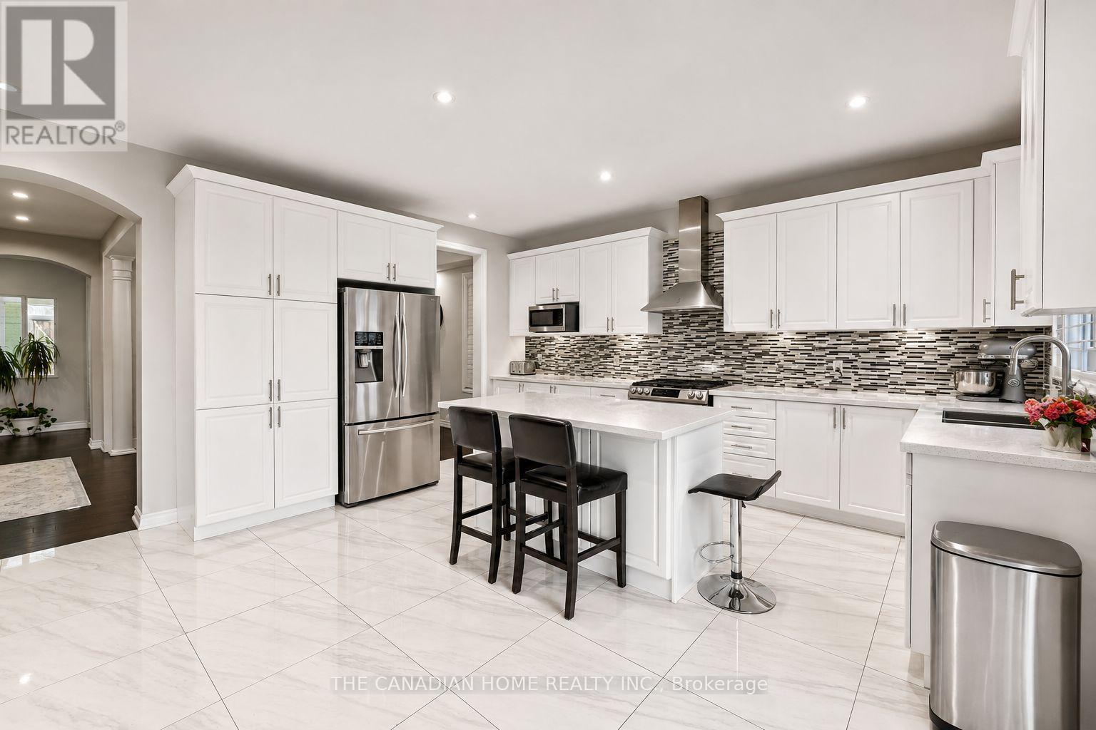 23 Chaumont Drive, Hamilton, ON - Indoor Photo Showing Kitchen With Stainless Steel Kitchen With Upgraded Kitchen