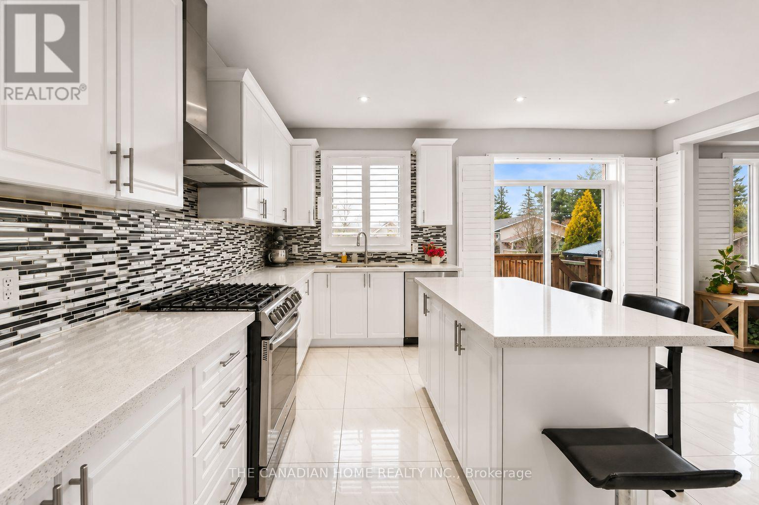 23 Chaumont Drive, Hamilton, ON - Indoor Photo Showing Kitchen With Upgraded Kitchen