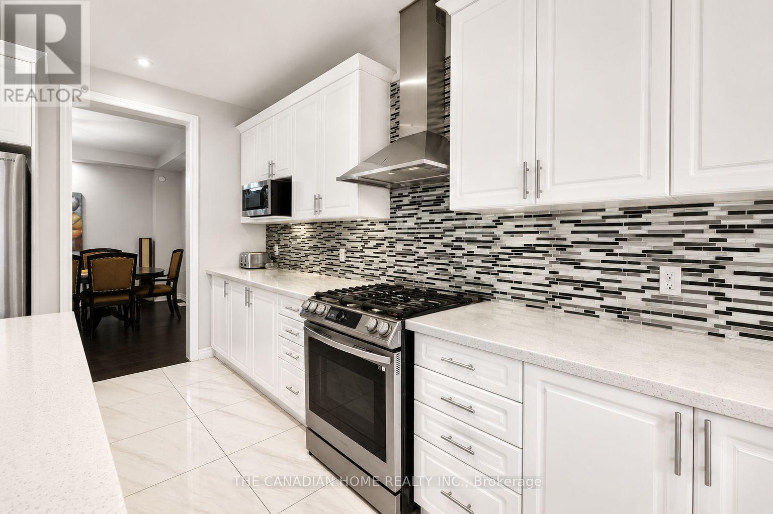 23 Chaumont Drive, Hamilton, ON - Indoor Photo Showing Kitchen With Upgraded Kitchen