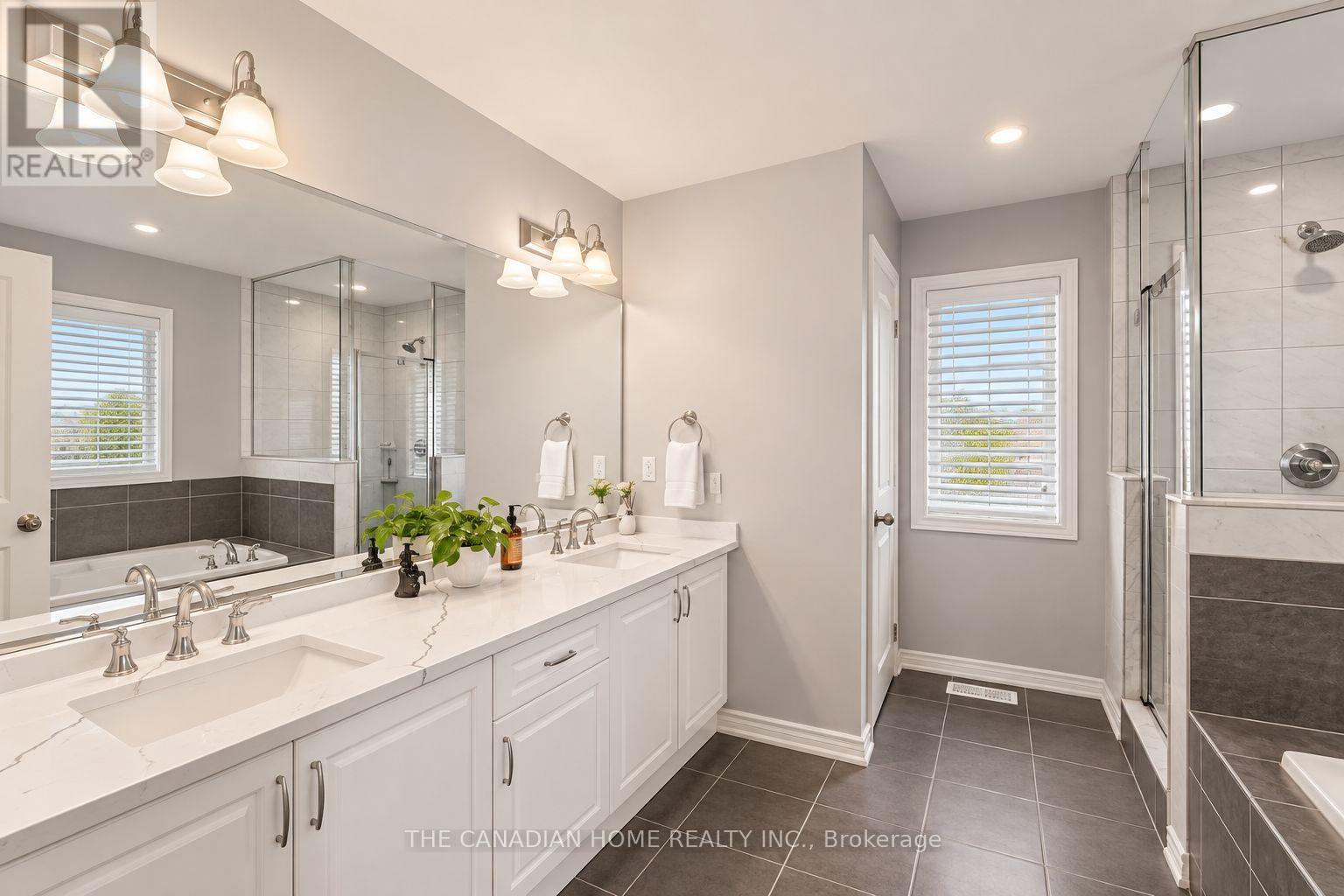 23 Chaumont Drive, Hamilton, ON - Indoor Photo Showing Bathroom