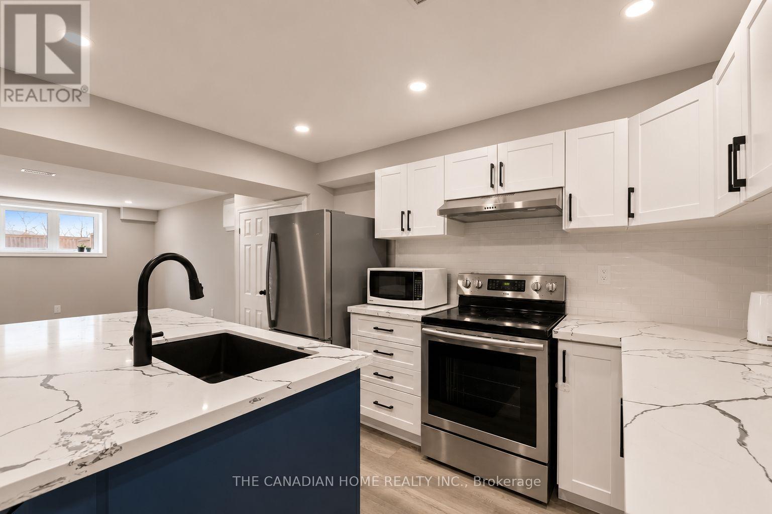 23 Chaumont Drive, Hamilton, ON - Indoor Photo Showing Kitchen