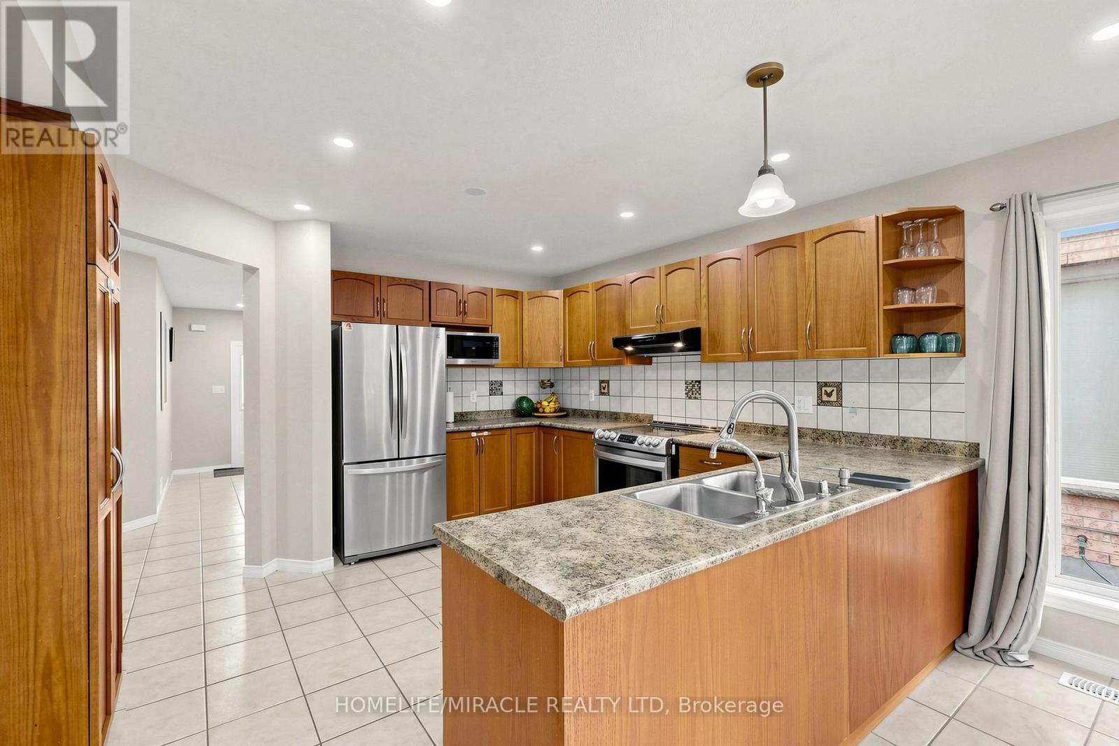 378 Mountain Laurel Crescent, Kitchener, ON - Indoor Photo Showing Kitchen With Double Sink