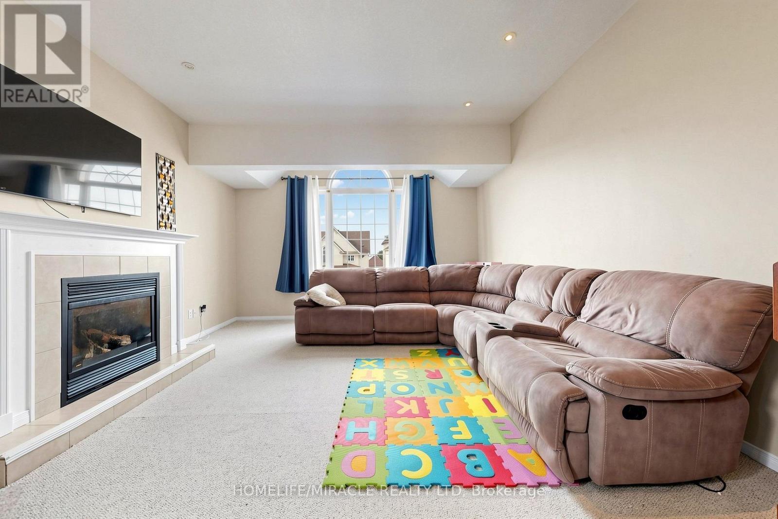 378 Mountain Laurel Crescent, Kitchener, ON - Indoor Photo Showing Living Room With Fireplace