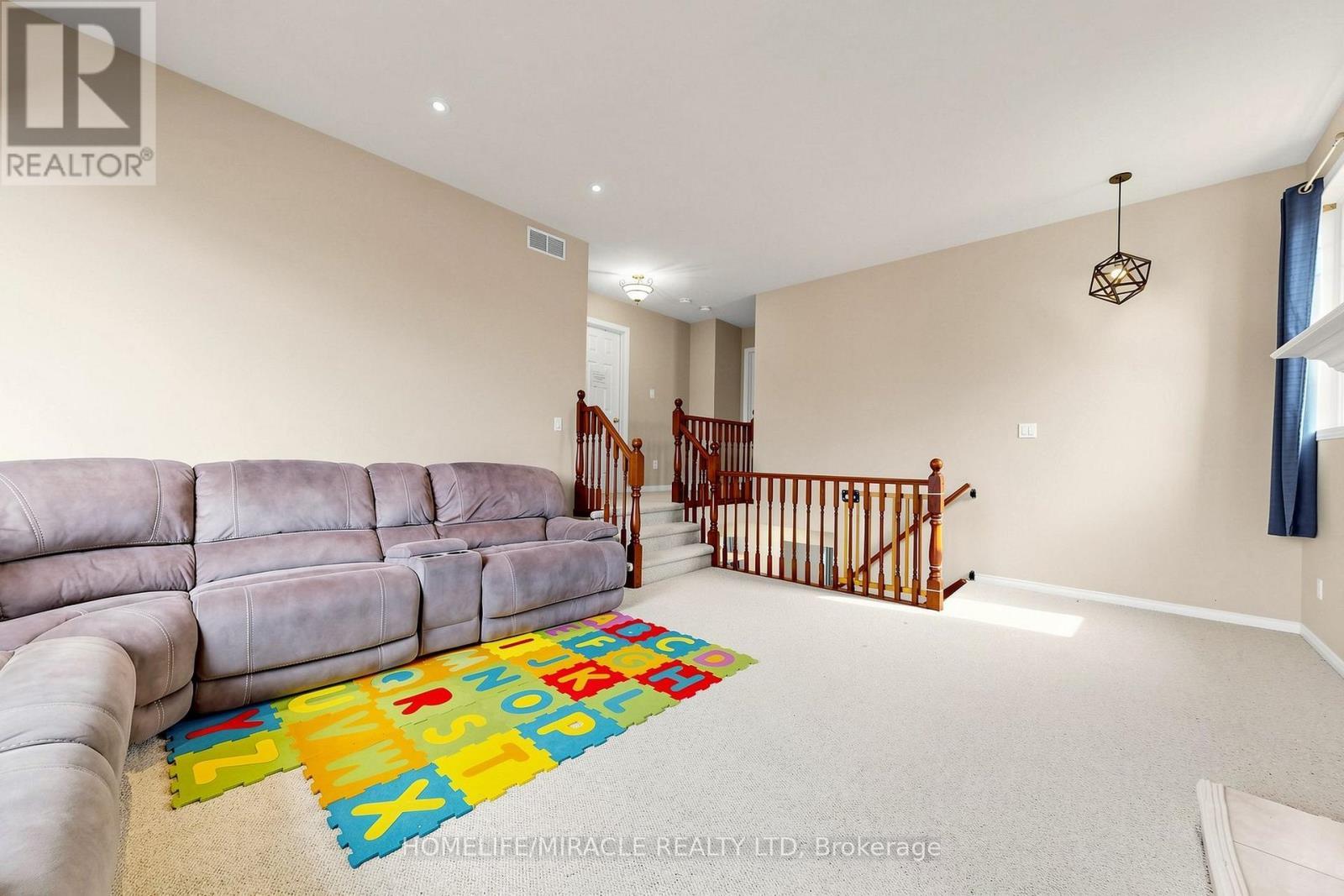 378 Mountain Laurel Crescent, Kitchener, ON - Indoor Photo Showing Living Room