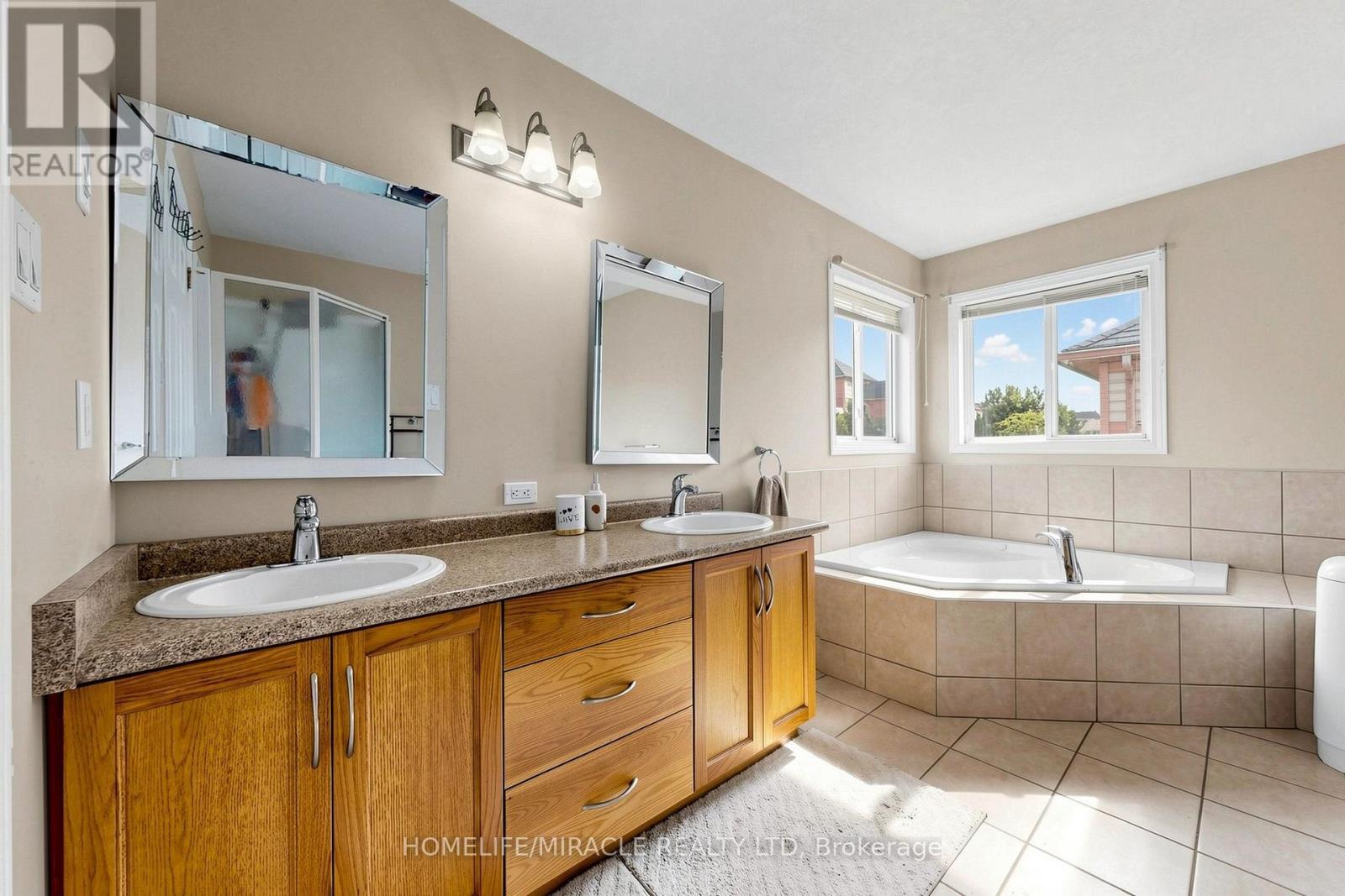 378 Mountain Laurel Crescent, Kitchener, ON - Indoor Photo Showing Bathroom
