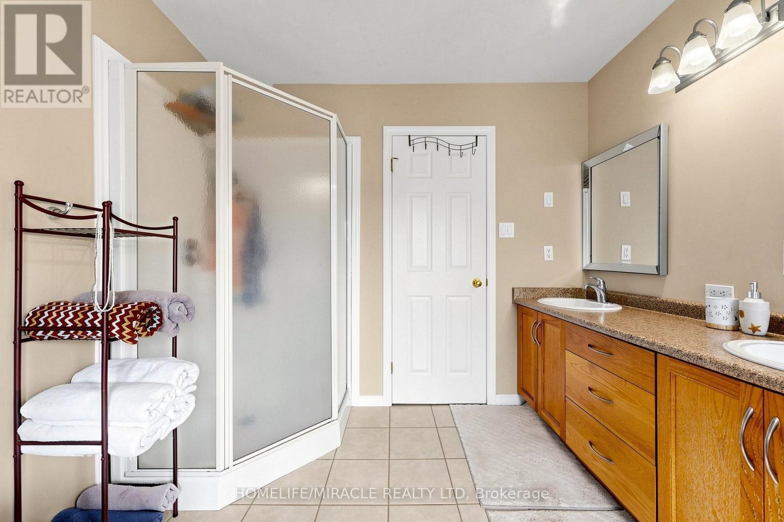 378 Mountain Laurel Crescent, Kitchener, ON - Indoor Photo Showing Bathroom
