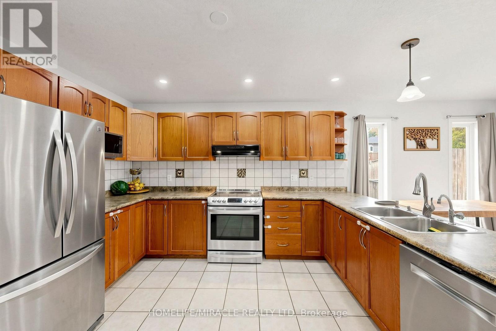 378 Mountain Laurel Crescent, Kitchener, ON - Indoor Photo Showing Kitchen With Double Sink