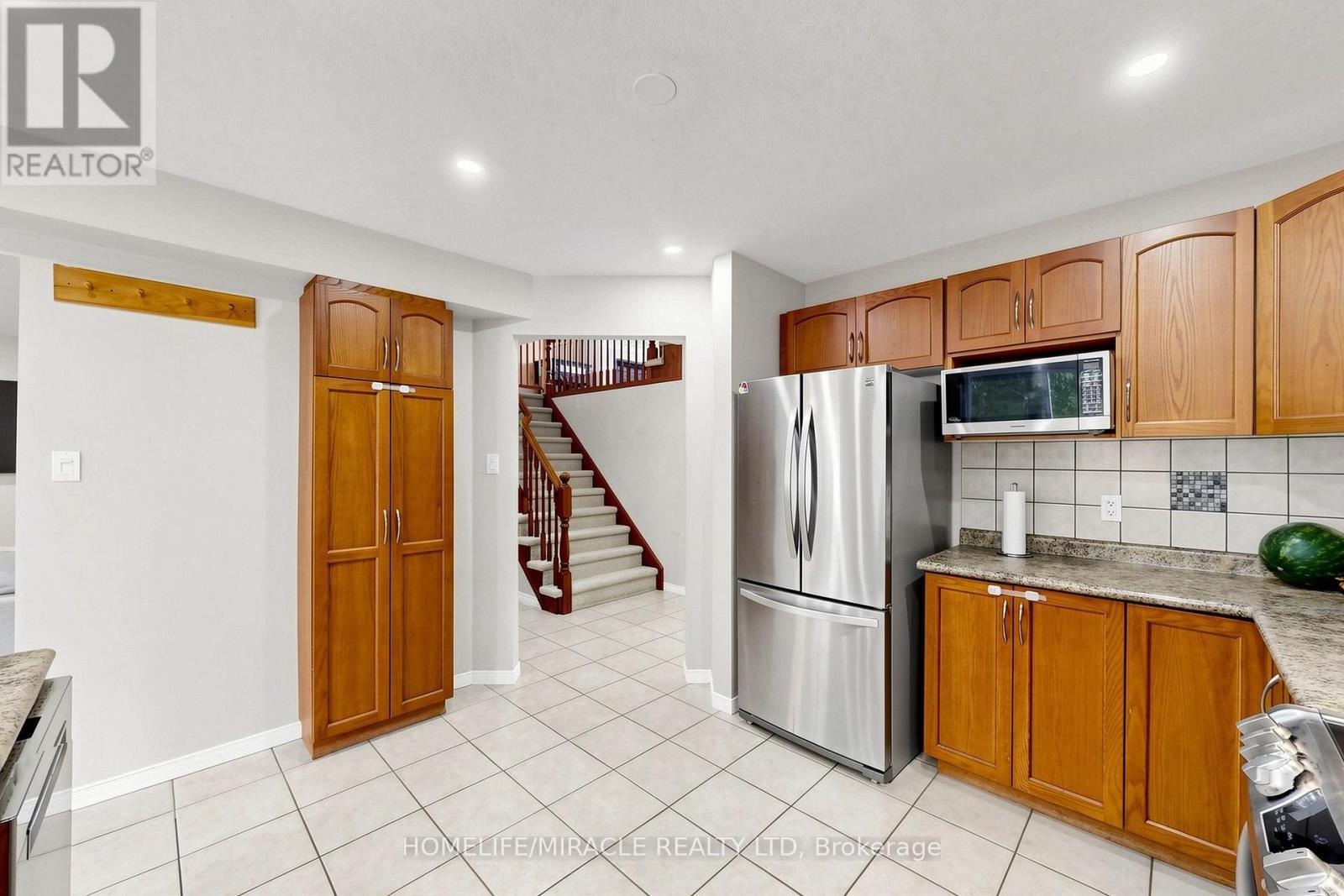 378 Mountain Laurel Crescent, Kitchener, ON - Indoor Photo Showing Kitchen