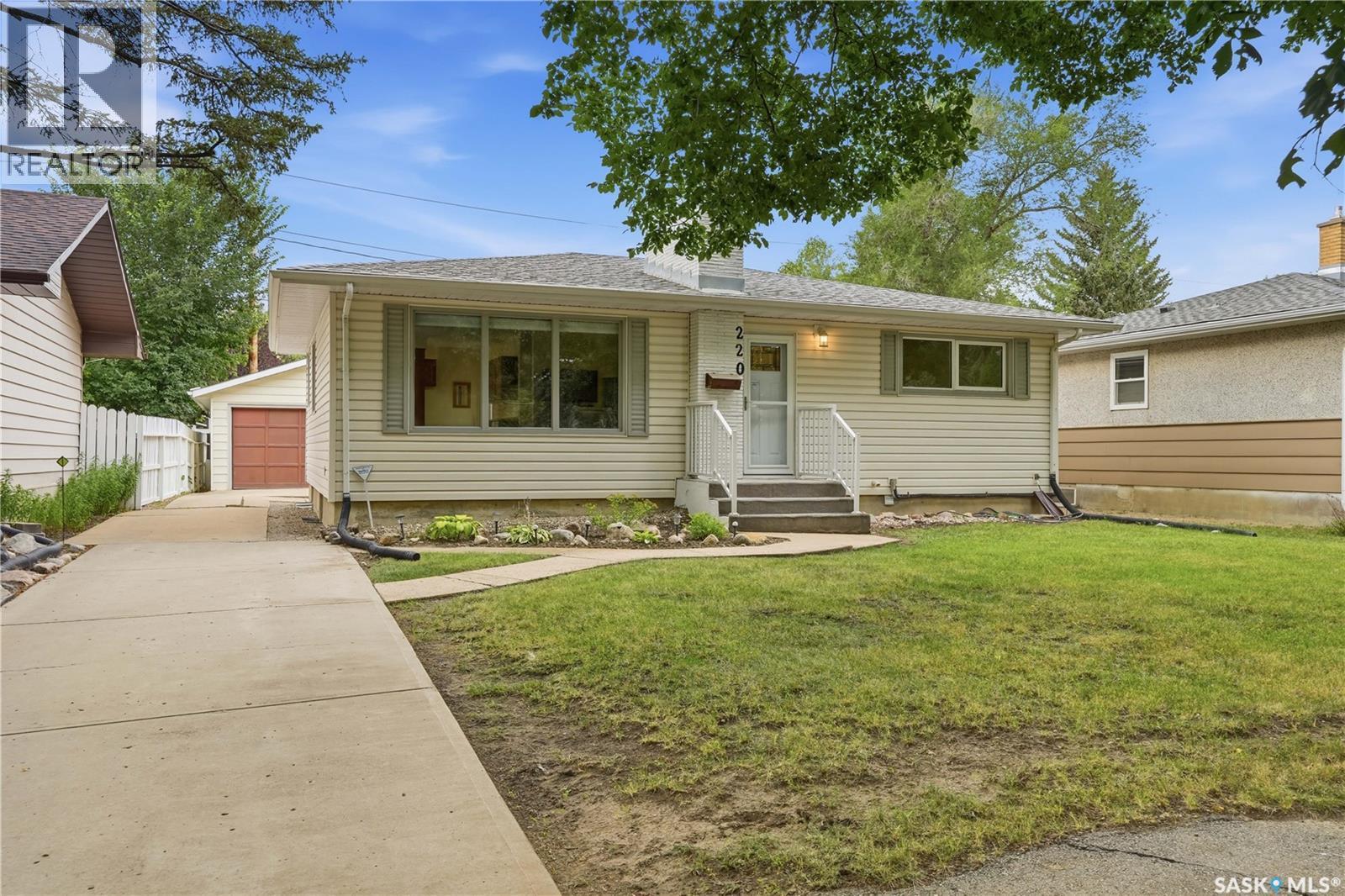 220 Frontenac Drive, Regina, SK - Outdoor