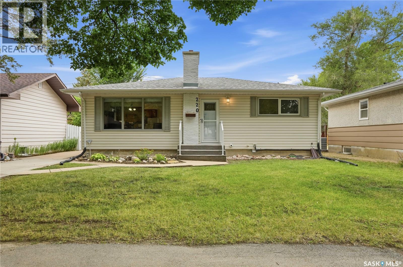 220 Frontenac Drive, Regina, SK - Outdoor