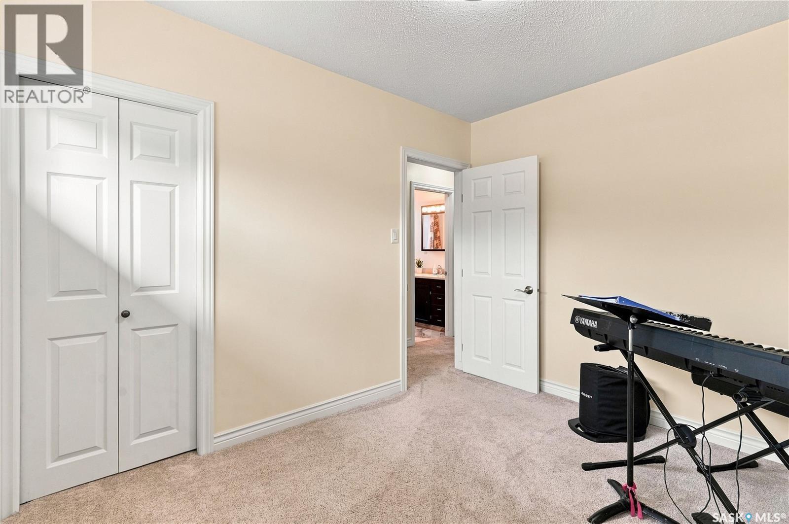 220 Frontenac Drive, Regina, SK - Indoor Photo Showing Other Room