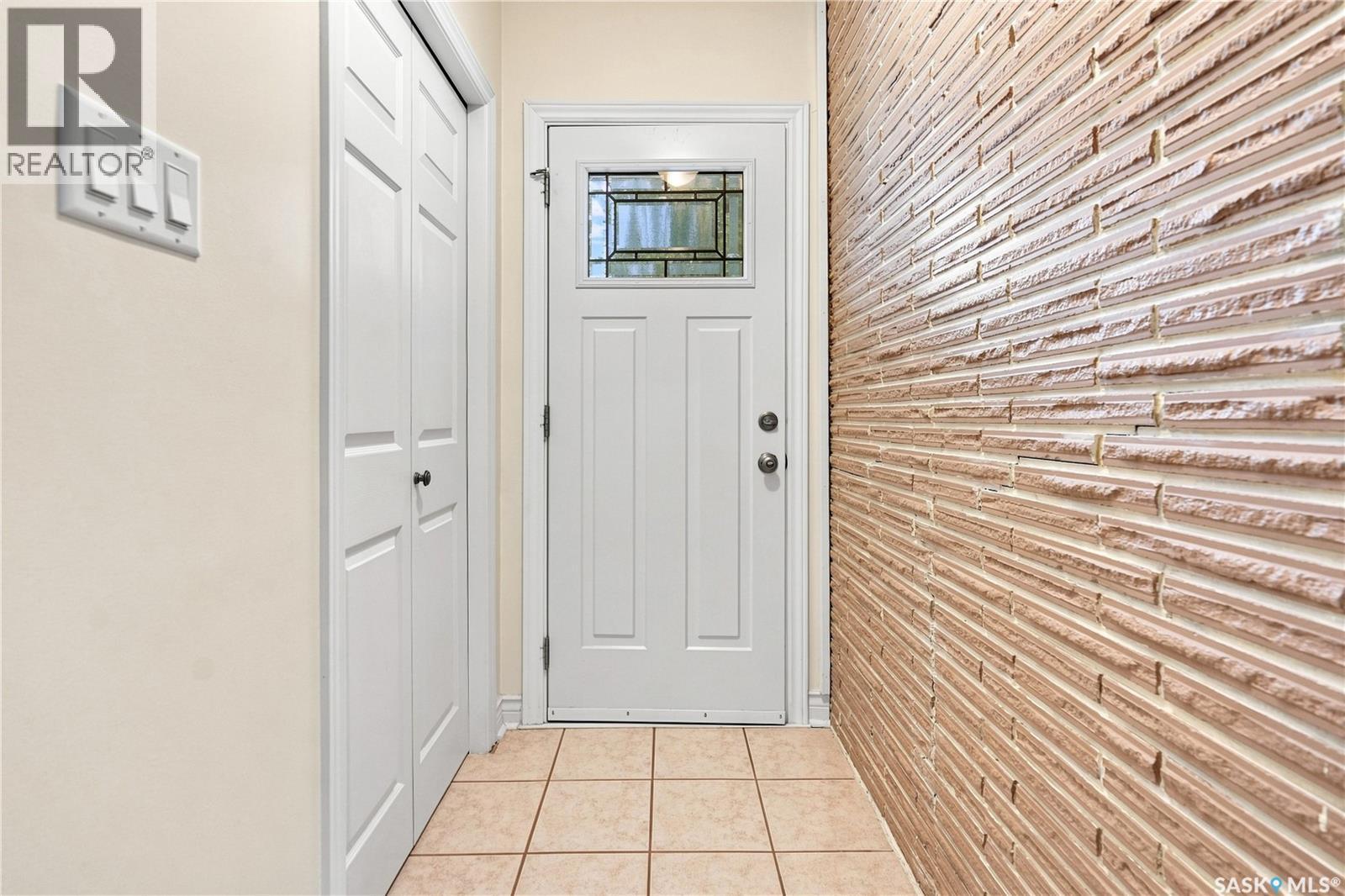 220 Frontenac Drive, Regina, SK - Indoor Photo Showing Other Room
