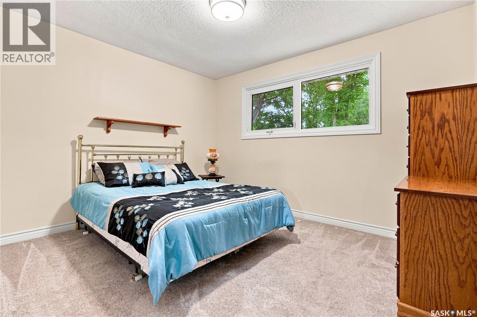 220 Frontenac Drive, Regina, SK - Indoor Photo Showing Bedroom