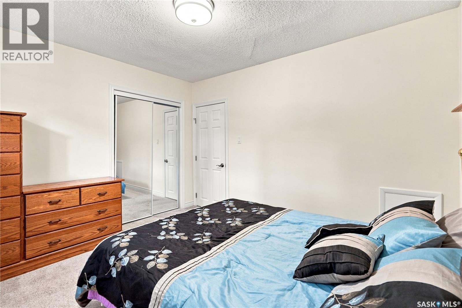 220 Frontenac Drive, Regina, SK - Indoor Photo Showing Bedroom