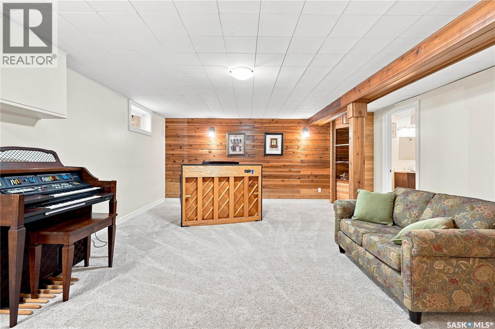 220 Frontenac Drive, Regina, SK - Indoor