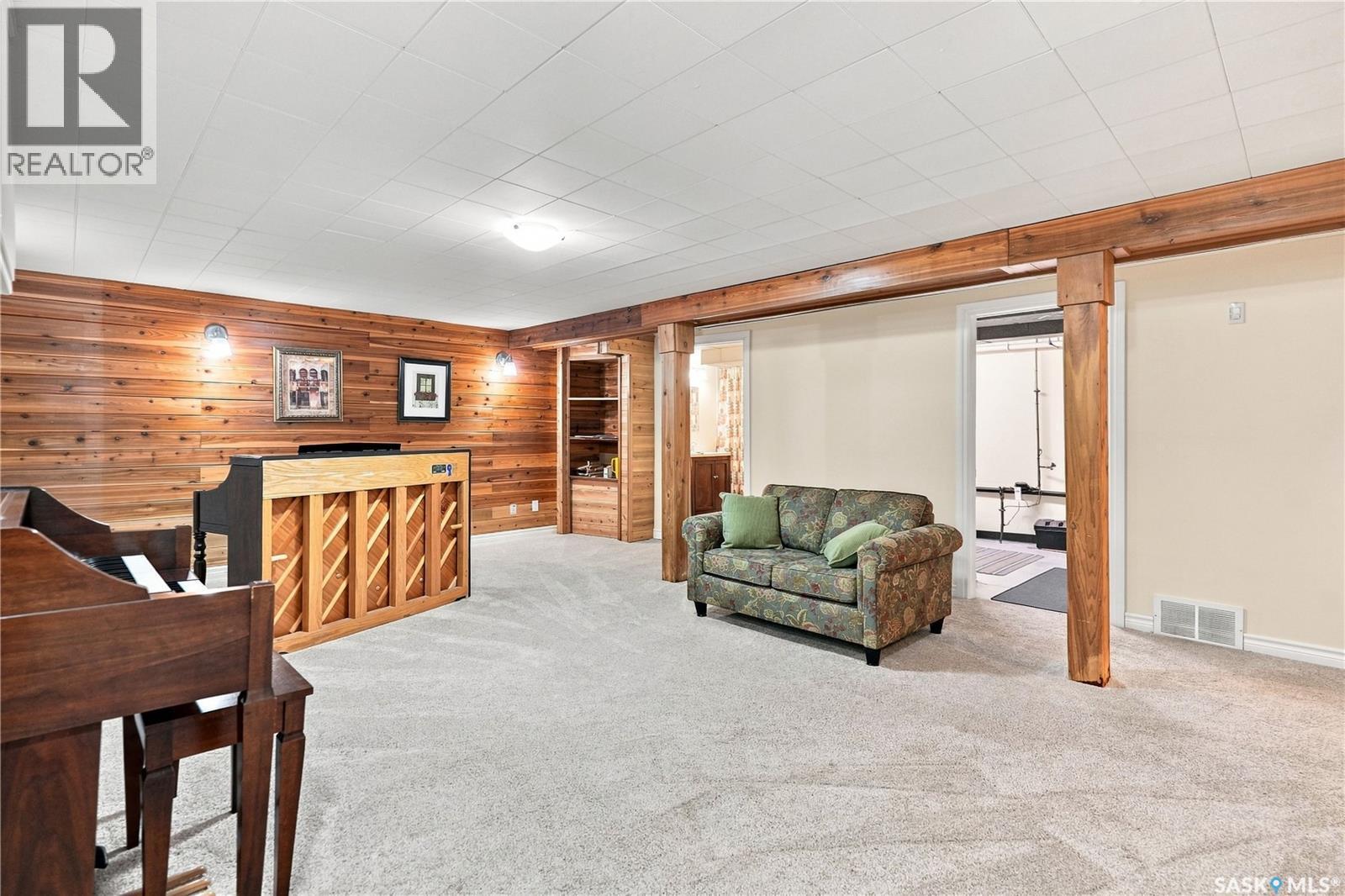 220 Frontenac Drive, Regina, SK - Indoor