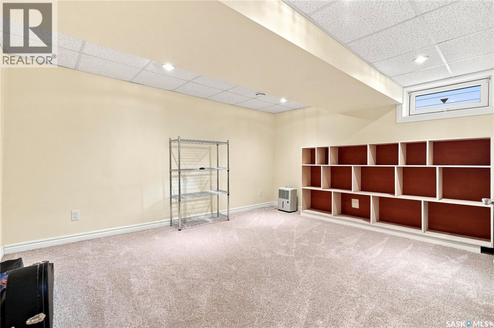 220 Frontenac Drive, Regina, SK - Indoor