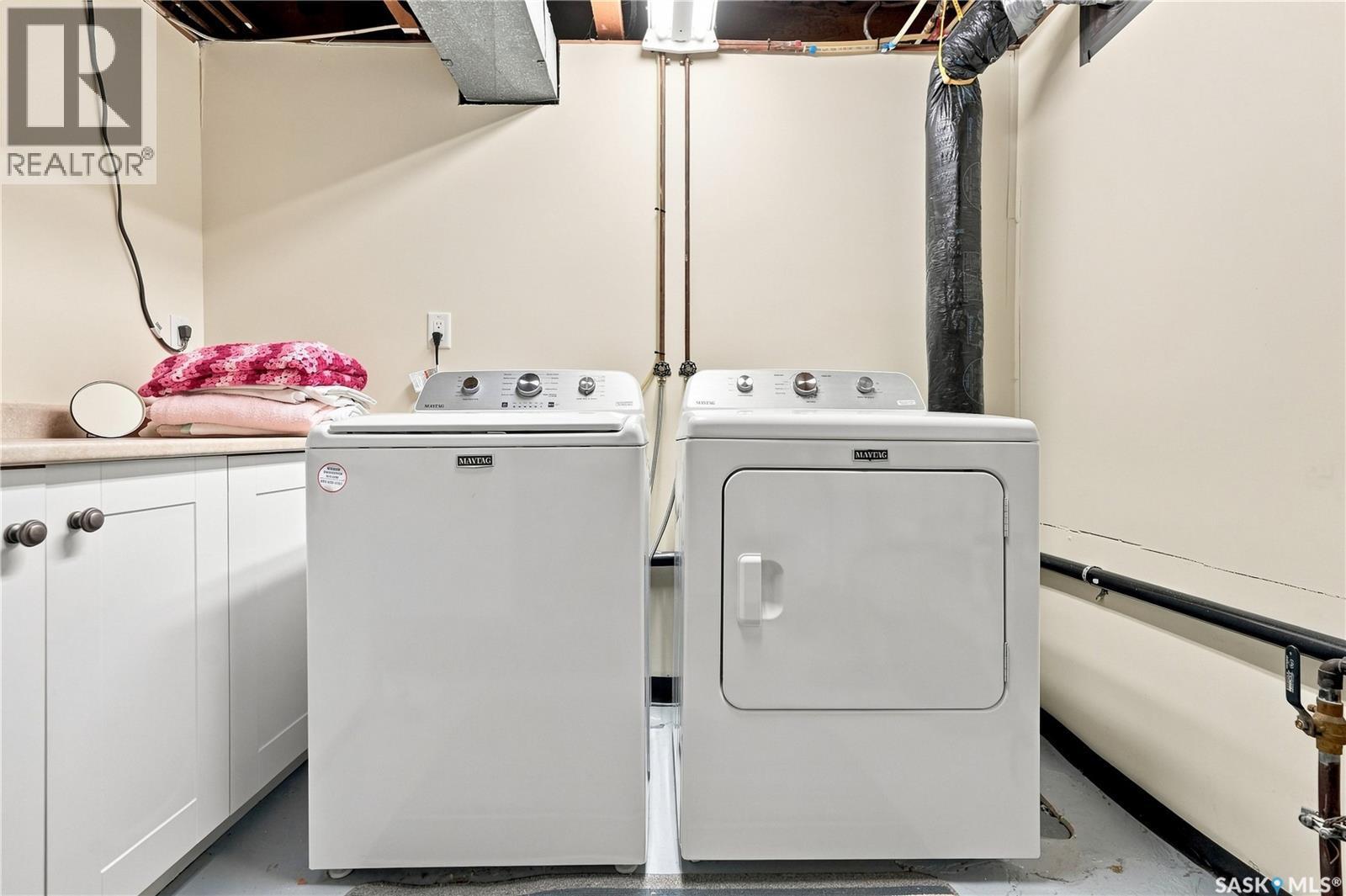 220 Frontenac Drive, Regina, SK - Indoor Photo Showing Laundry Room