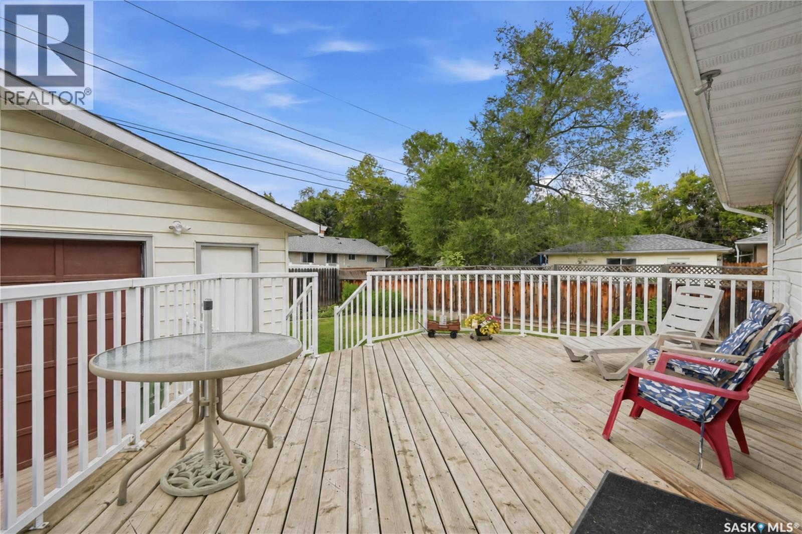 220 Frontenac Drive, Regina, SK - Outdoor With Deck Patio Veranda With Exterior
