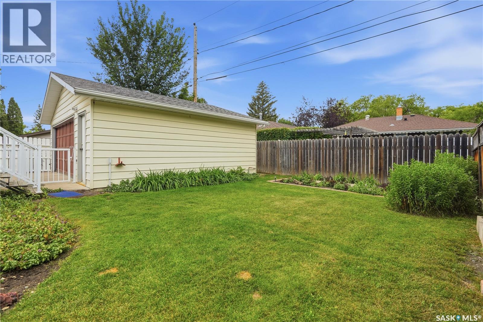 220 Frontenac Drive, Regina, SK - Outdoor