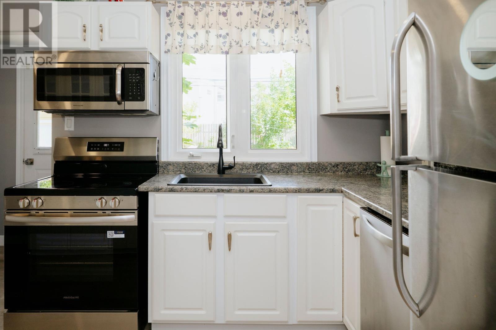 5 Alcock Crescent, Gander, NL - Indoor Photo Showing Kitchen With Stainless Steel Kitchen With Upgraded Kitchen