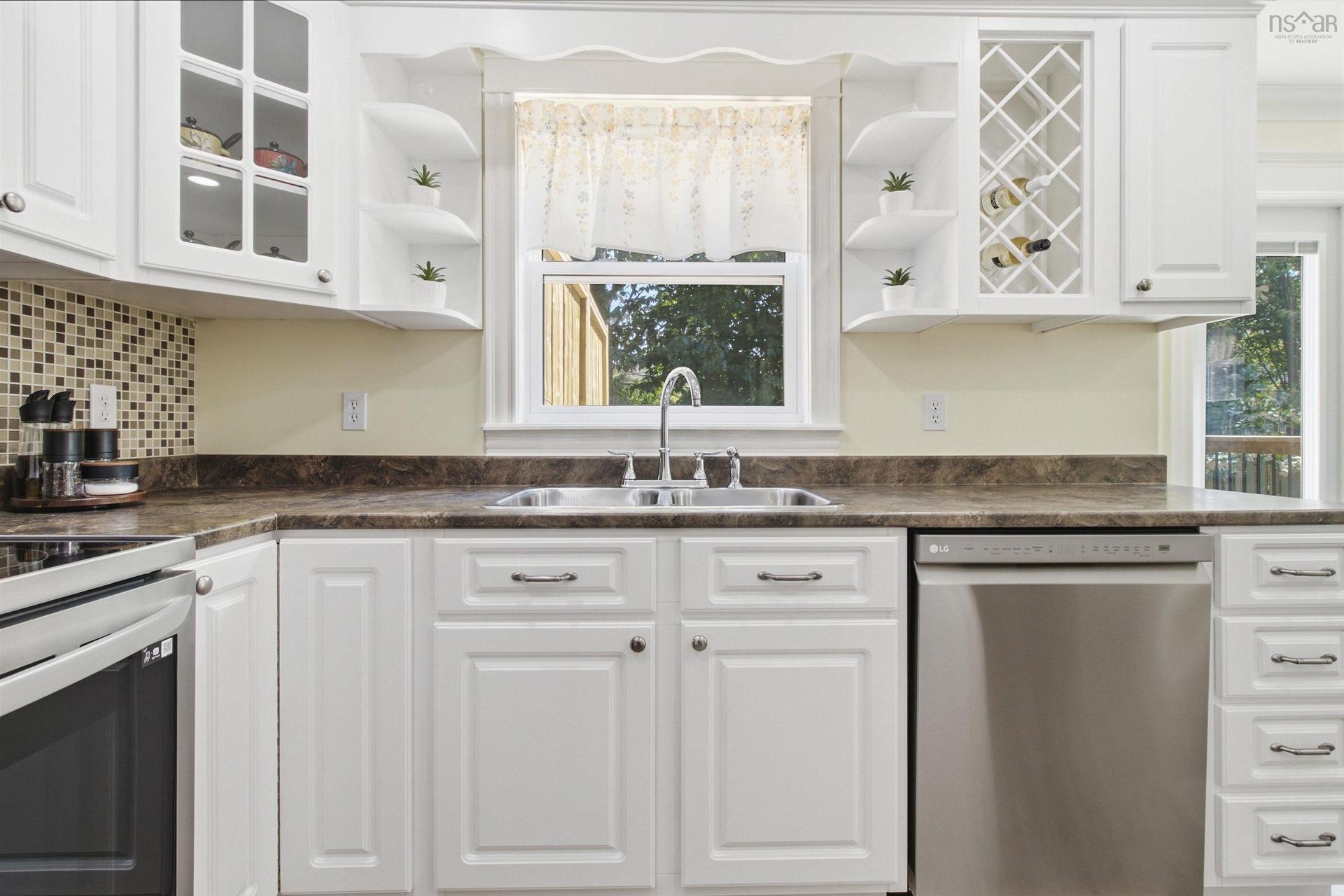 30 Outrigger Crescent, Halifax, NS - Indoor Photo Showing Kitchen With Double Sink