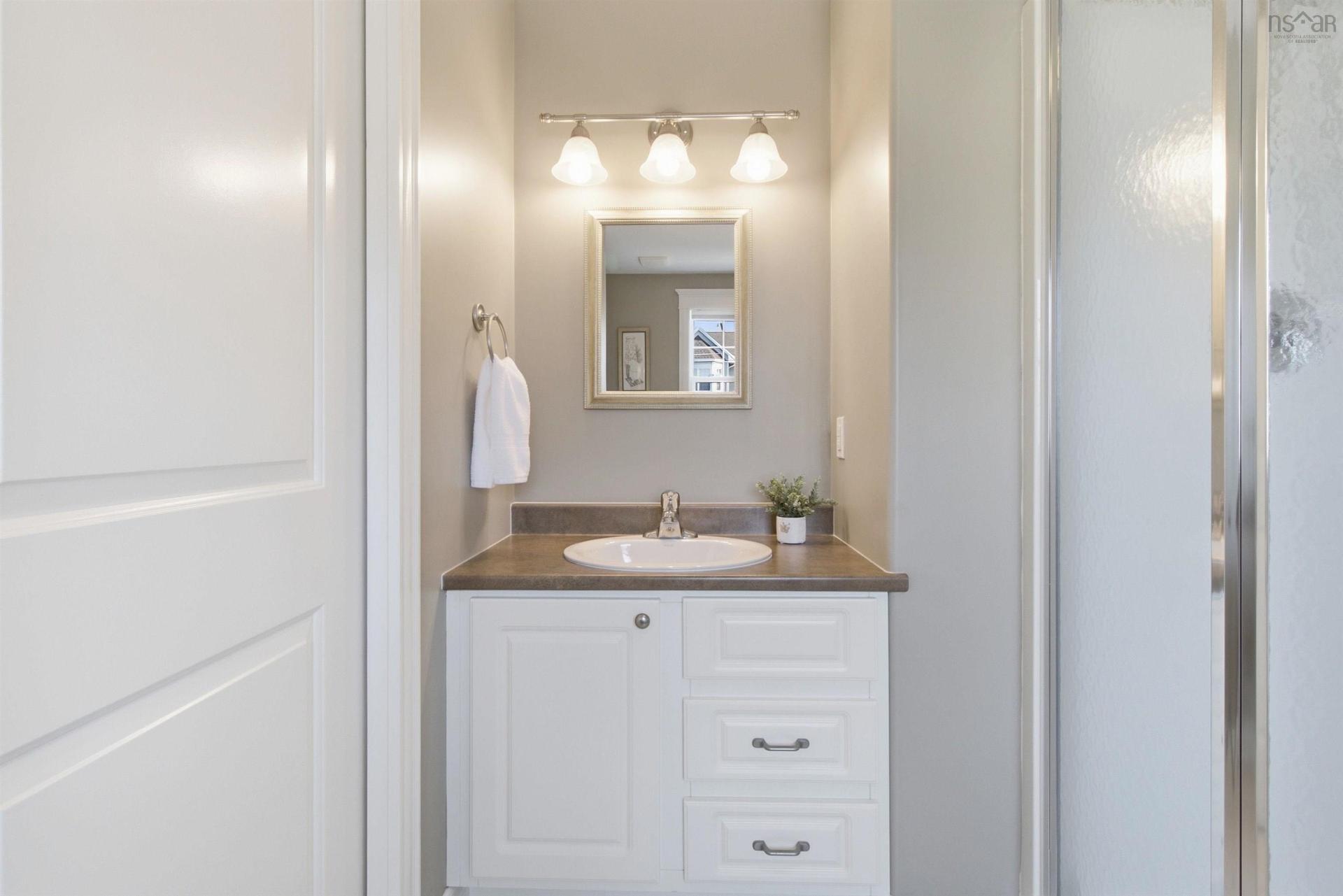 30 Outrigger Crescent, Halifax, NS - Indoor Photo Showing Bathroom