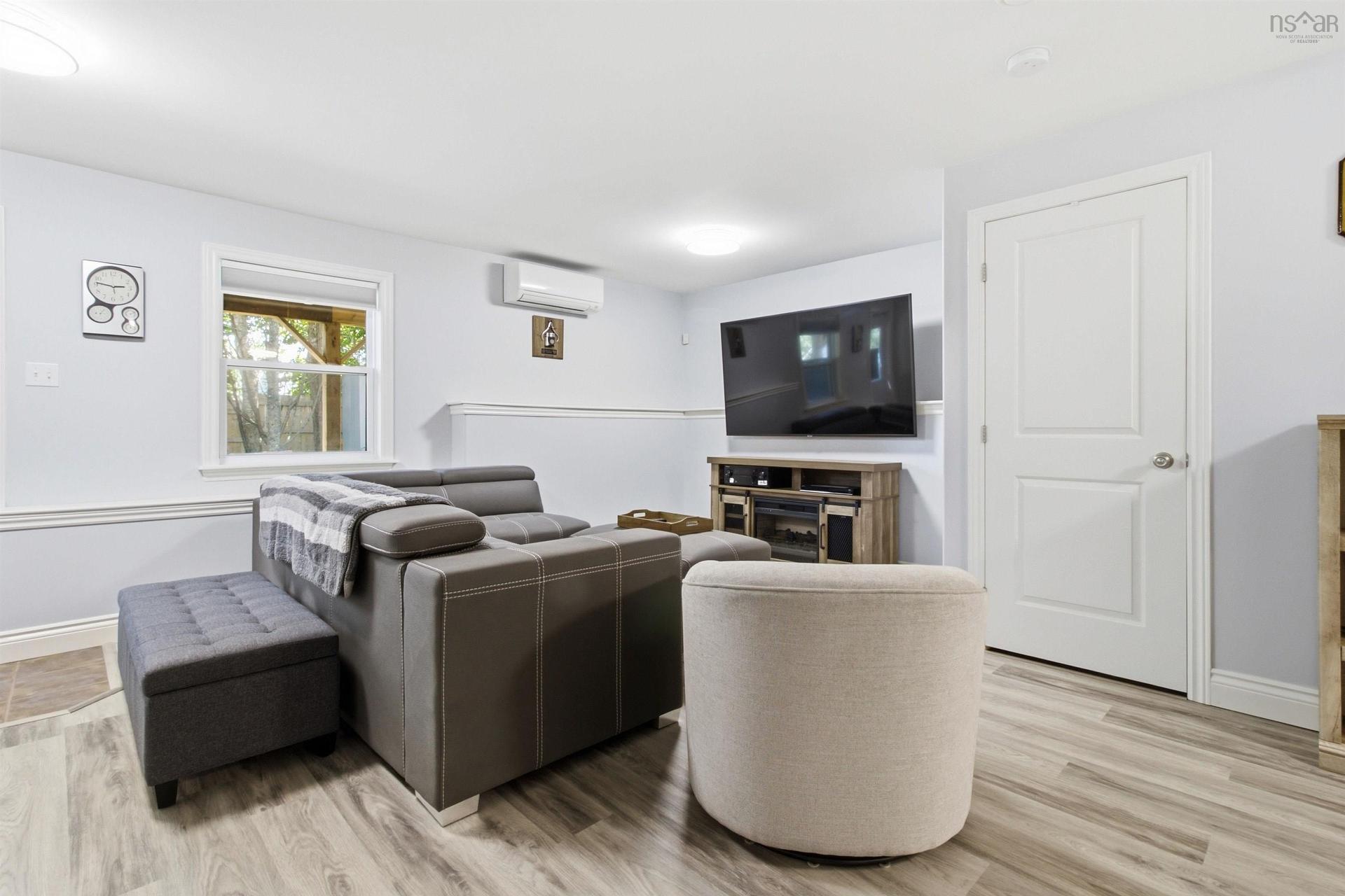 30 Outrigger Crescent, Halifax, NS - Indoor Photo Showing Living Room