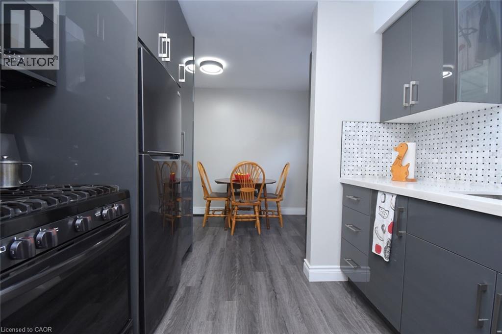 57 East 31St Street, Hamilton, ON - Indoor Photo Showing Kitchen