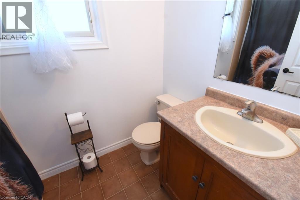 57 East 31St Street, Hamilton, ON - Indoor Photo Showing Bathroom