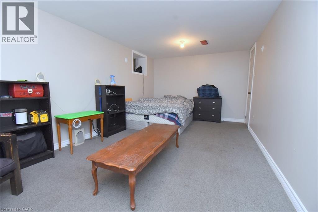 57 East 31St Street, Hamilton, ON - Indoor Photo Showing Bedroom