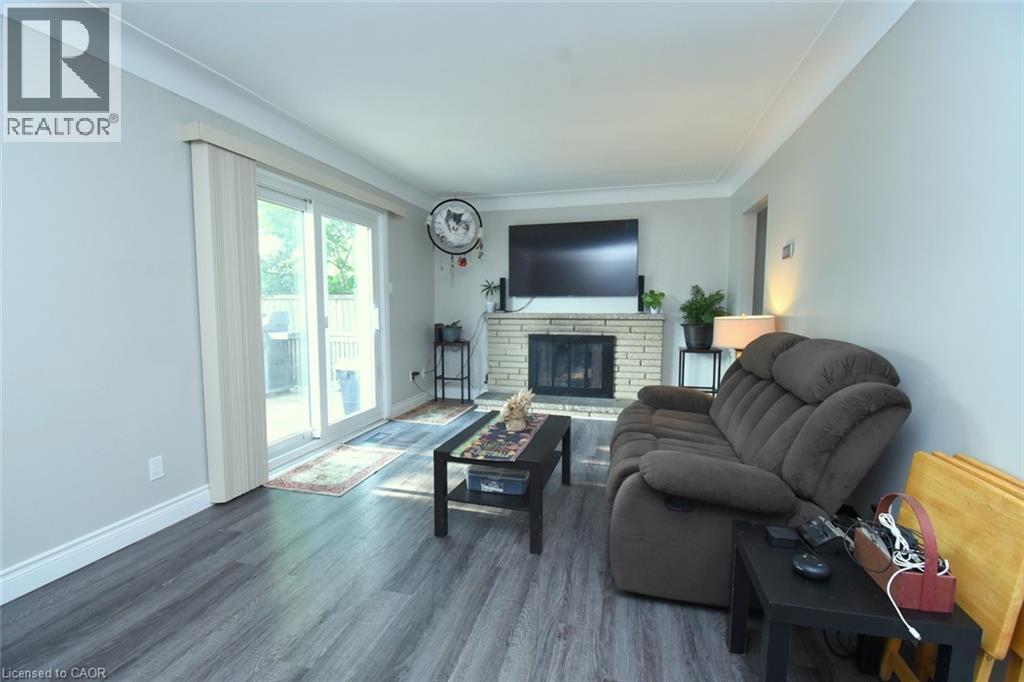 57 East 31St Street, Hamilton, ON - Indoor Photo Showing Living Room With Fireplace