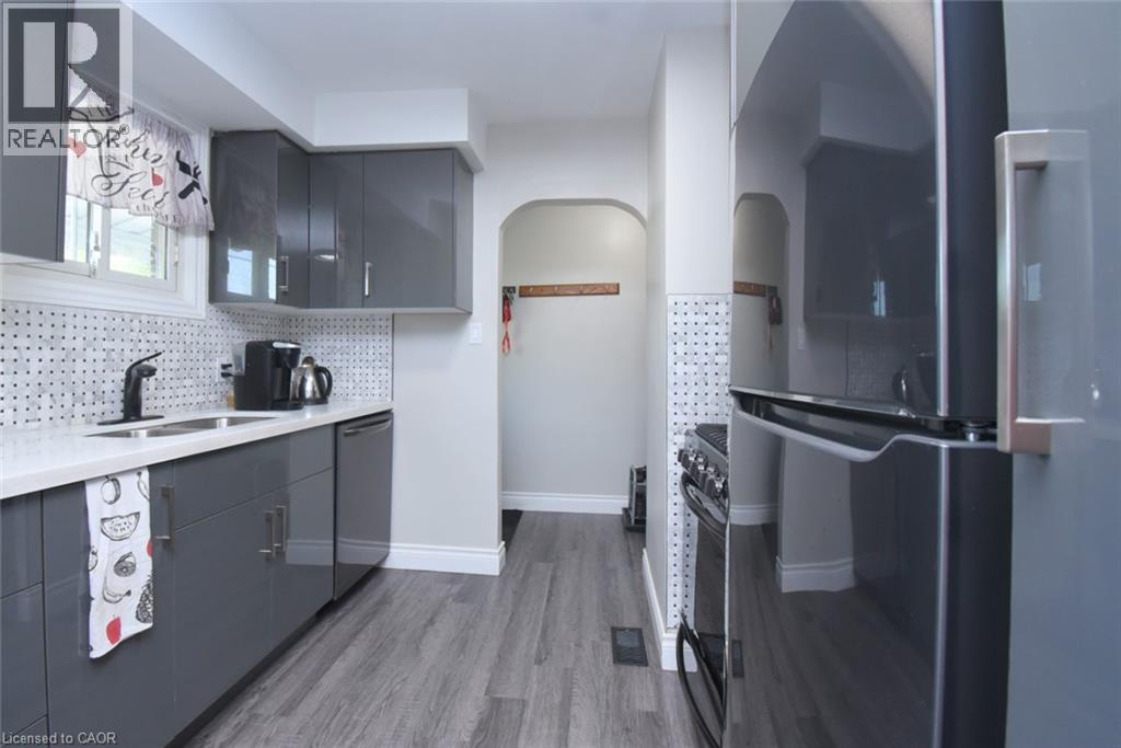 57 East 31St Street, Hamilton, ON - Indoor Photo Showing Kitchen With Double Sink