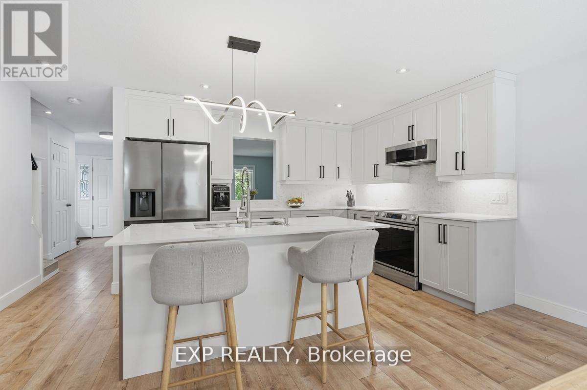 29 Augusta Crescent, St. Thomas, ON - Indoor Photo Showing Kitchen With Upgraded Kitchen