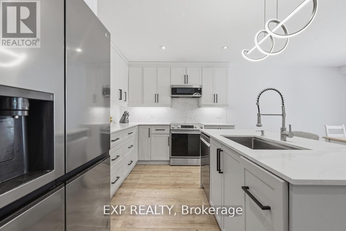 29 Augusta Crescent, St. Thomas, ON - Indoor Photo Showing Kitchen With Upgraded Kitchen